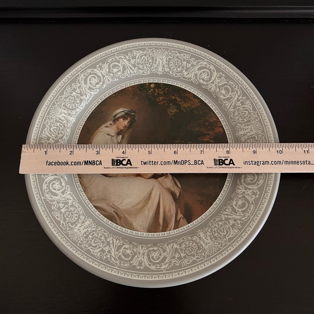 Vintage 1974 Ohio Art Lady Templeton Plate Sir Thomas Lawrence metal plate 10” - Picture 4 of 4